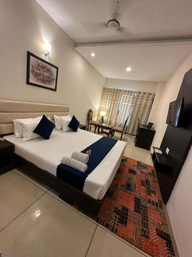 Отель Jb Residency Zirakpur !! Top Rated & Most Awarded Property In Zirakpur Экстерьер фото